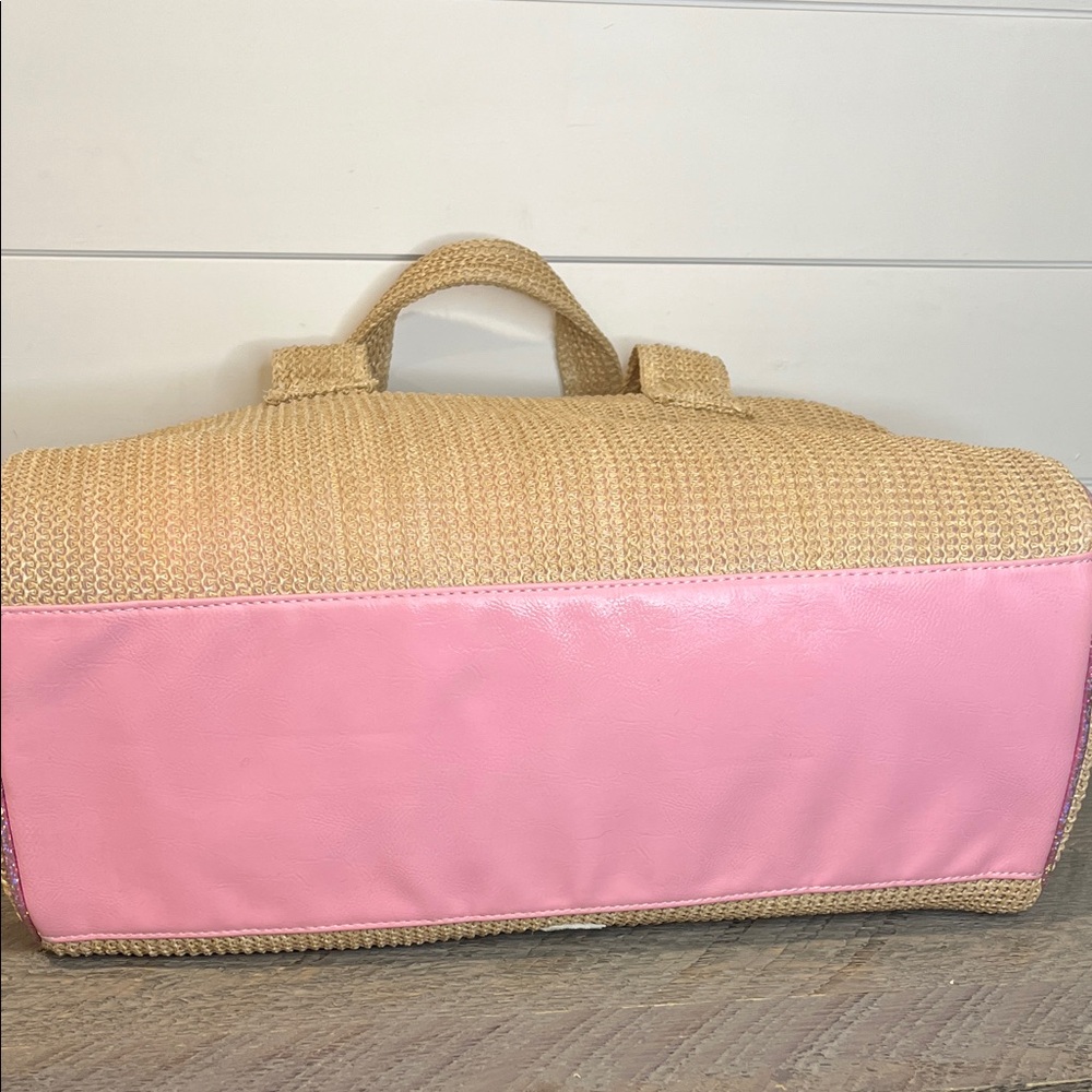 Miss Gwen's - OMG -  "VACAY" Straw Color Block Medium Duffle Bag - Picture 7 of 8